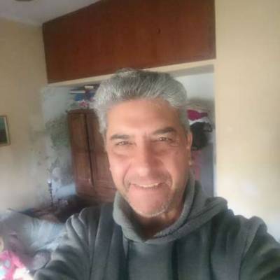 Conocer hombre de 61 años que vive en Quilmes 