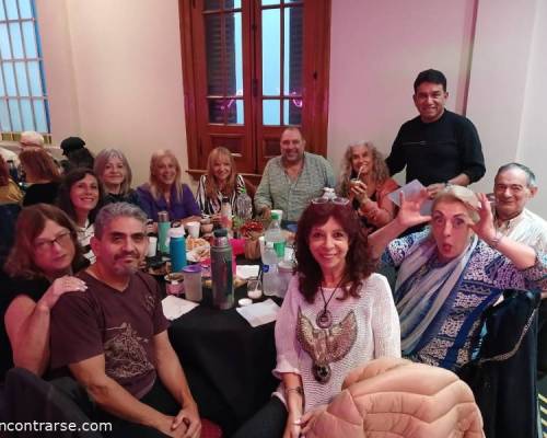 Linda mesa con amigos tan queridos 🥳🥳🥳🥰🥰🥰 :Encuentro Grupal TARDE DE BAILE Y JUEGOS EN VILLA URQUIZA  ! ! !