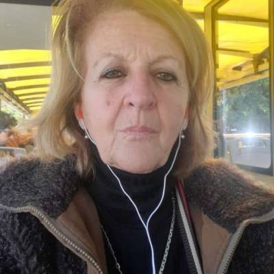 Conocer mujer de 71 años que vive en Tigre 