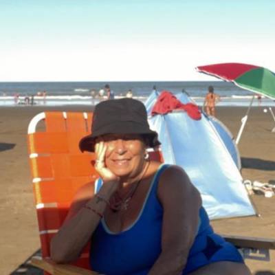 Conocer mujer de 63 años que vive en Avellaneda 