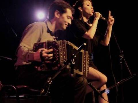 BIEN BAILADO Y BIEN PORTEÑO.. PARA LOS QUE LE GUSTA EL TANGO