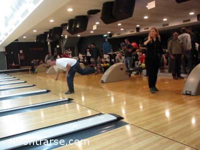 Encuentro  7219 14 COMPAGINEROS Y COMPAGINERAS... HE AQUI... EL BOWLING 