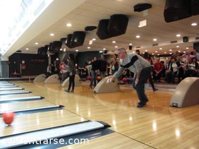 Encuentro  7219 24 COMPAGINEROS Y COMPAGINERAS... HE AQUI... EL BOWLING 