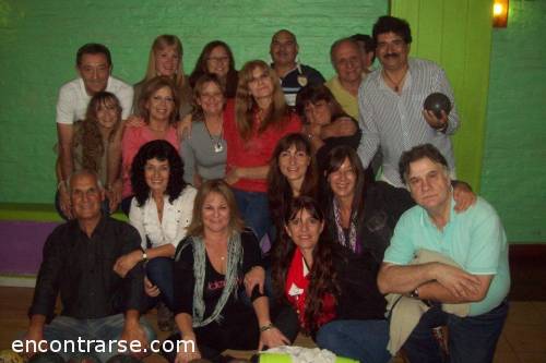 Encuentro : EN EL OESTE LOS VIERNES JUGAMOS BOWLING Y POOL