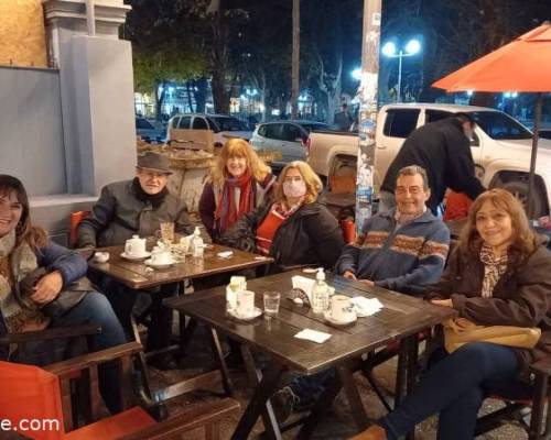 Ya anocheciendo y seguiamos disfrutando el encuentro :Encuentro Grupal ZONA SUR PRESENTE!!! Charla café por medio en Quilmes