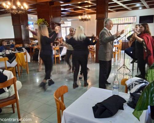 Folkloreando! :Encuentro Grupal CAFE SHOW BAILE