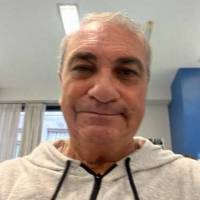   Hombre de 67 años Flores