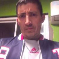  Hombre de 48 años Moreno