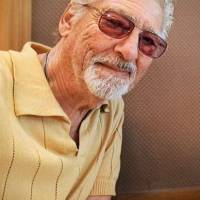   Hombre de +74 años Flores