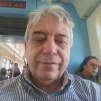   Hombre de 72 años Flores