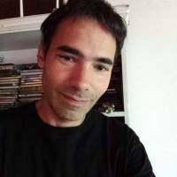   Hombre de 42 años Moreno