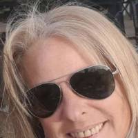   Mujer de 52 años Escobar