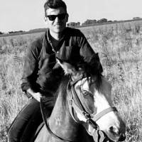   Hombre de 48 años Azul