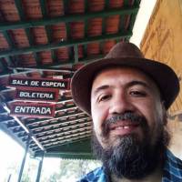   Hombre de 45 años Moreno