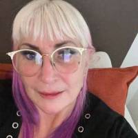   Mujer de 64 años Escobar