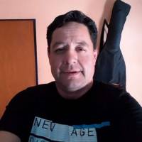   Hombre de 47 años Moreno