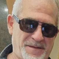   Hombre de 66 años Flores