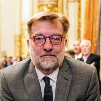   Hombre de 58 años Alte. Brown