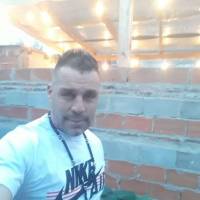   Hombre de 47 años Moreno