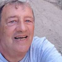   Hombre de 71 años Flores