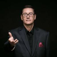   Hombre de 57 años Abasto