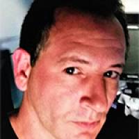   Hombre de 57 años Moreno