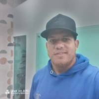   Hombre de 32 años Caracas