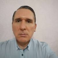   Hombre de 52 años Moreno