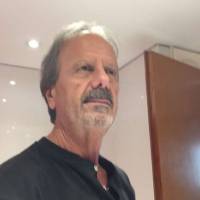   Hombre de 69 años Flores