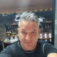   Hombre de 51 años Escobar