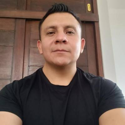  Hombre de 33 años Cochabamba