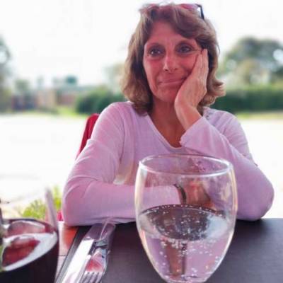  Mujer de 64 años Parque Avellaneda