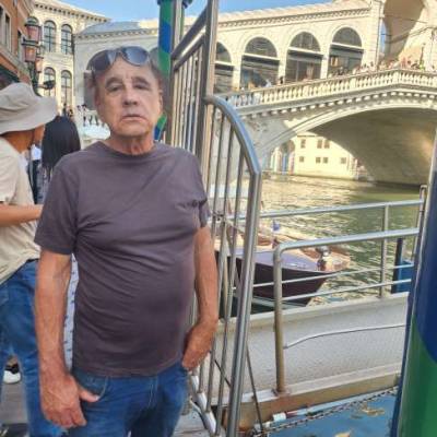  Hombre de 71 años San Nicolas