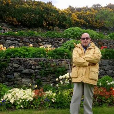  Hombre de 71 años Constitución