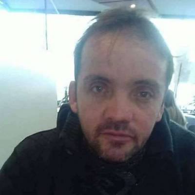  Hombre de 49 años La Boca 
