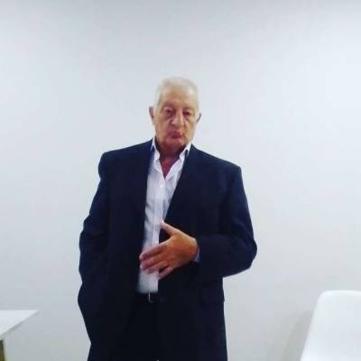  Hombre de 71 años Vicente Lopez