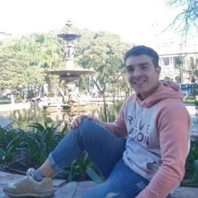  Hombre de 30 años Puerto Deseado