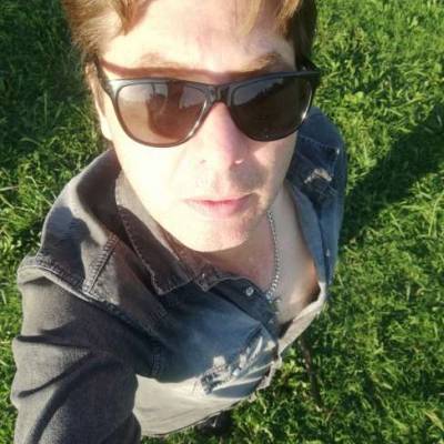  Hombre de 49 años Alte. Brown