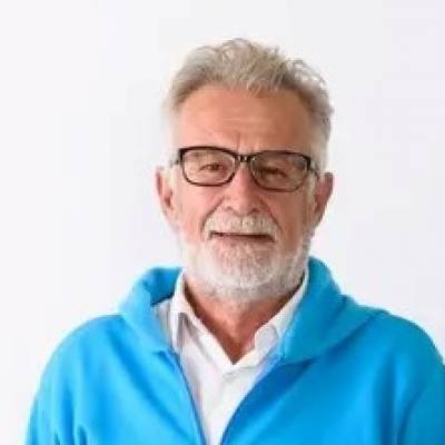  Hombre de 65 años Congreso