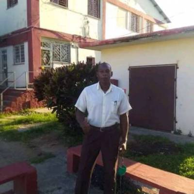  Hombre de 63 años Cuba