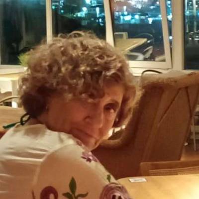  Mujer de +74 años Colegiales