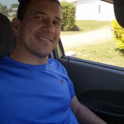  Hombre de 48 años Canelones