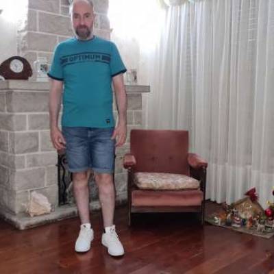  Hombre de 54 años Velez Sarsfield