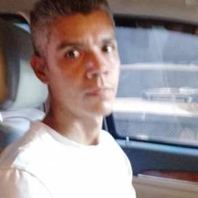  Hombre de 43 años Caracas