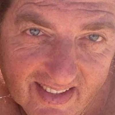  Hombre de 68 años Flores
