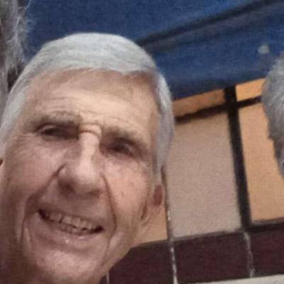  Hombre de +74 años Agronomia 