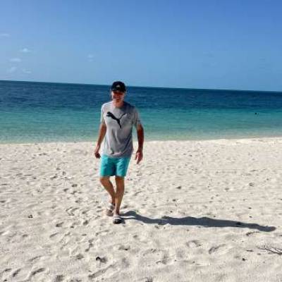  Hombre de 57 años Morón