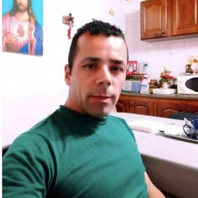  Hombre de 41 años Tres Arroyos