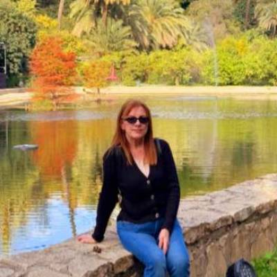  Mujer de 61 años Flores