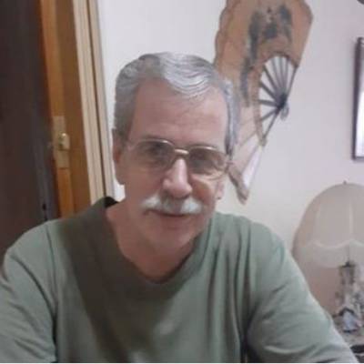  Hombre de 74 años Flores